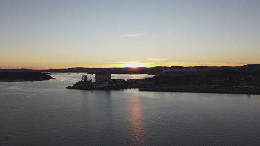 Sunset View med yacht cruiseskip i bakgrunnen